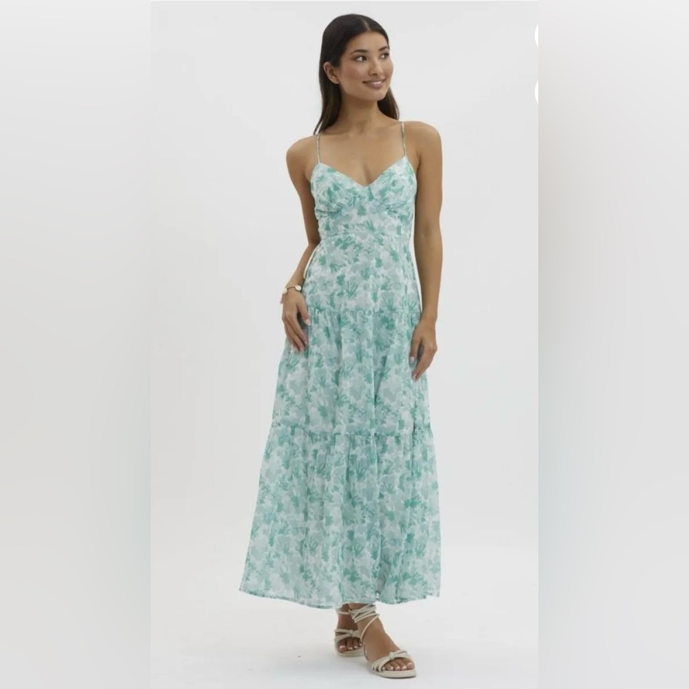 Green V Neckline Floral Print
Maxi Dress